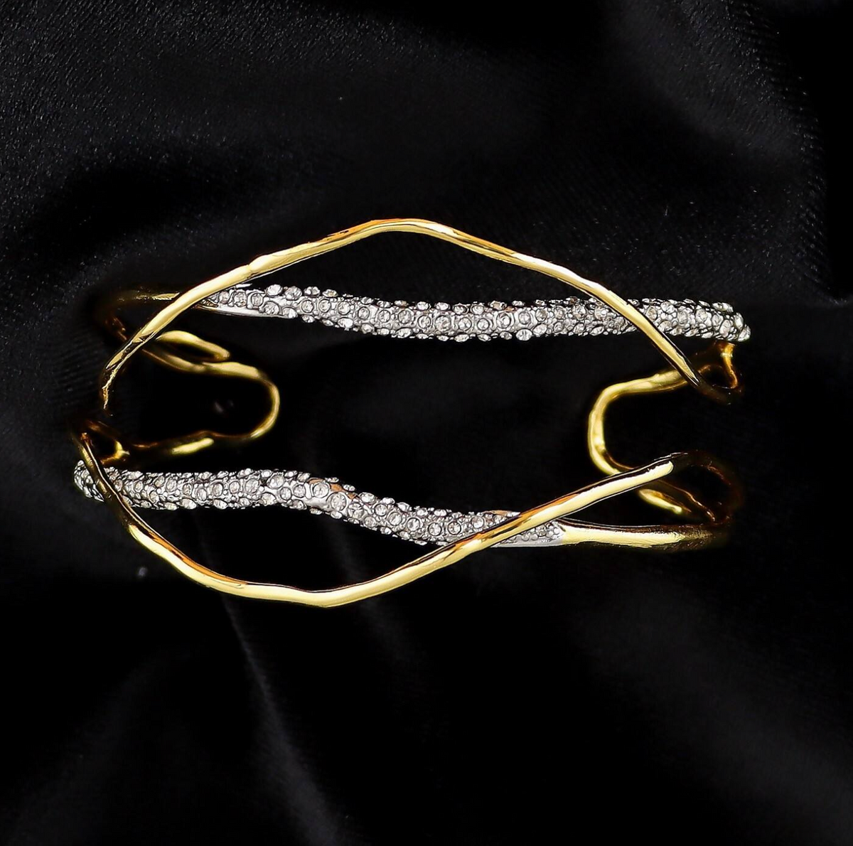 Fashionable 18K Gold-Plated Brass Zirconia Open Bangle